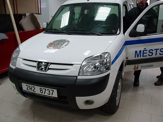 8_peugeot-partner-4x4-policie-vrchlabi-2